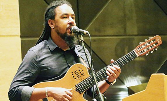 Kizua Gourgel actua em concerto no Memorial Agostinho Neto