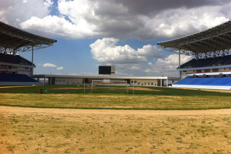 Estádio da Tundavala sem solução imediata