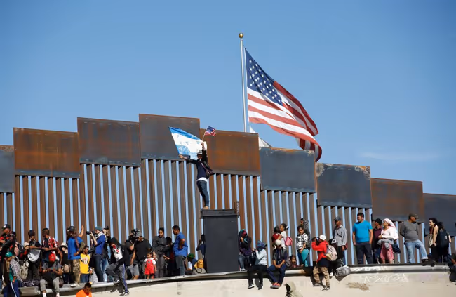 Estados Unidos reabrem fronteira com o México