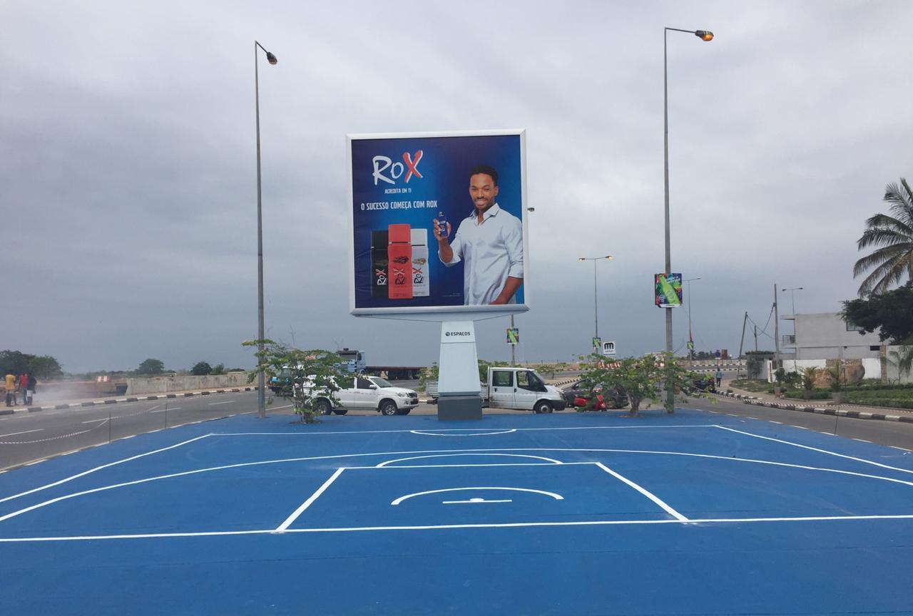 Marca ROX requalifica campos de basquetebol e apoia prática de desporto