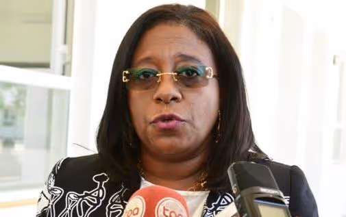 Angola possui investimento débil na produção científica, informa ministra