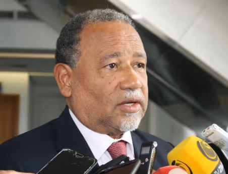 Joffre Van-Dúnem afirma serem falsas as informações sobre o fim da importação da cesta básica