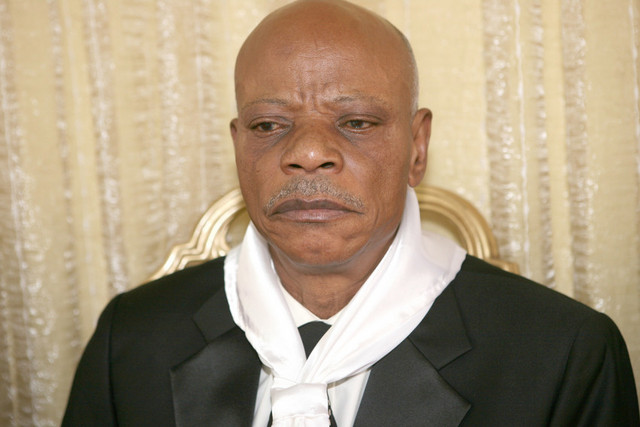 Líder da Igreja Bom Deus detido por “desobediência”