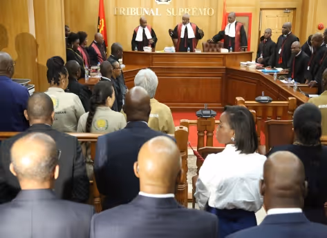 Tribunal suspende julgamento por falta de tradutor