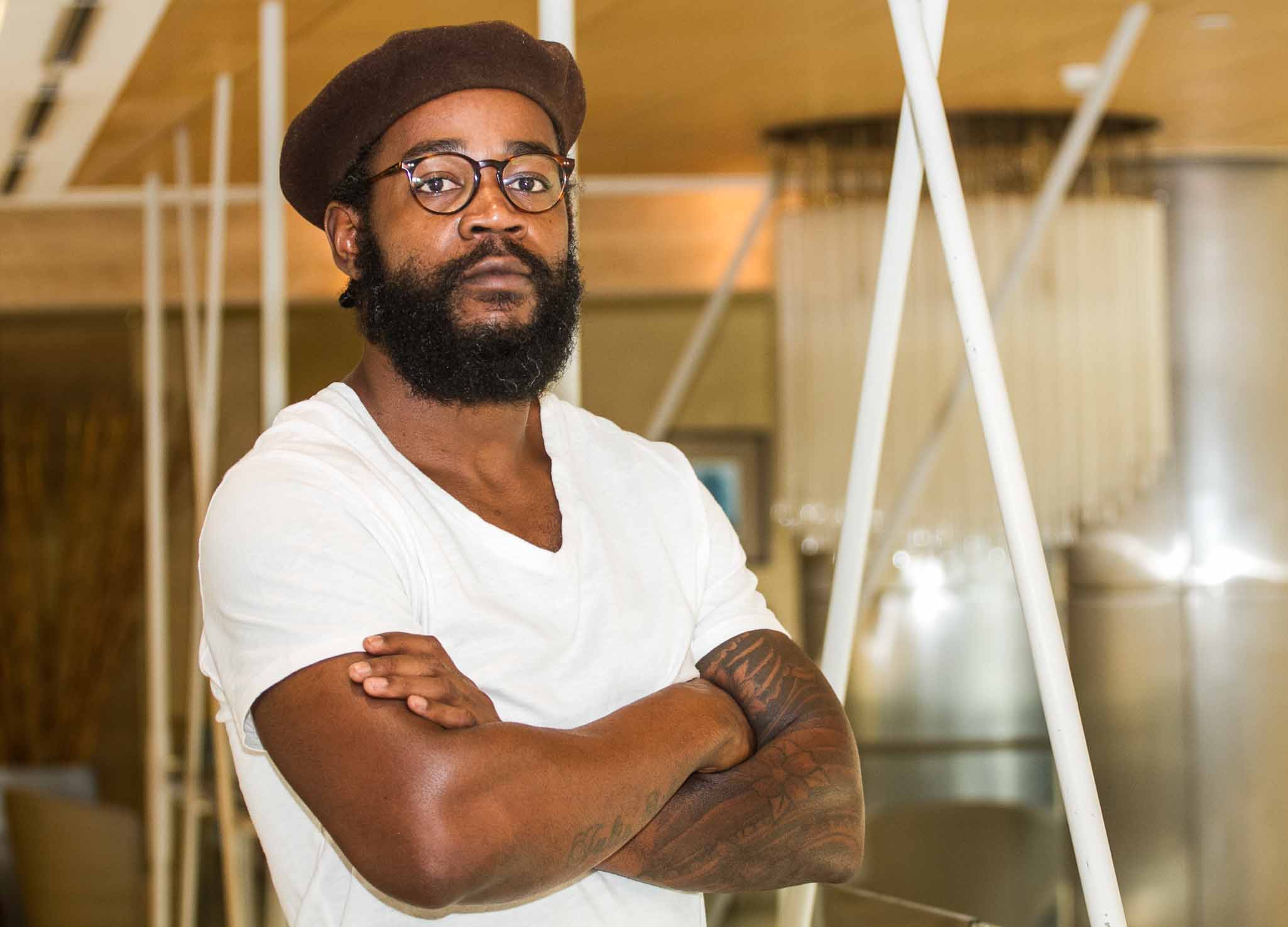 “É dada pouca atenção às artes plásticas em Angola”, afirma Danilo Fortunato