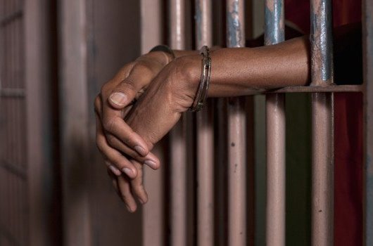 Jovem mata própria filha por asfixia 