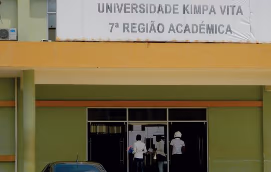 Falsos docentes demitidos da Universidade Kimpa Vita