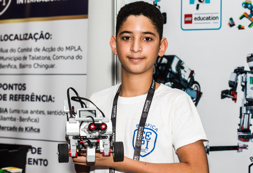 Estudantes do CEPI criam robô com kit lego