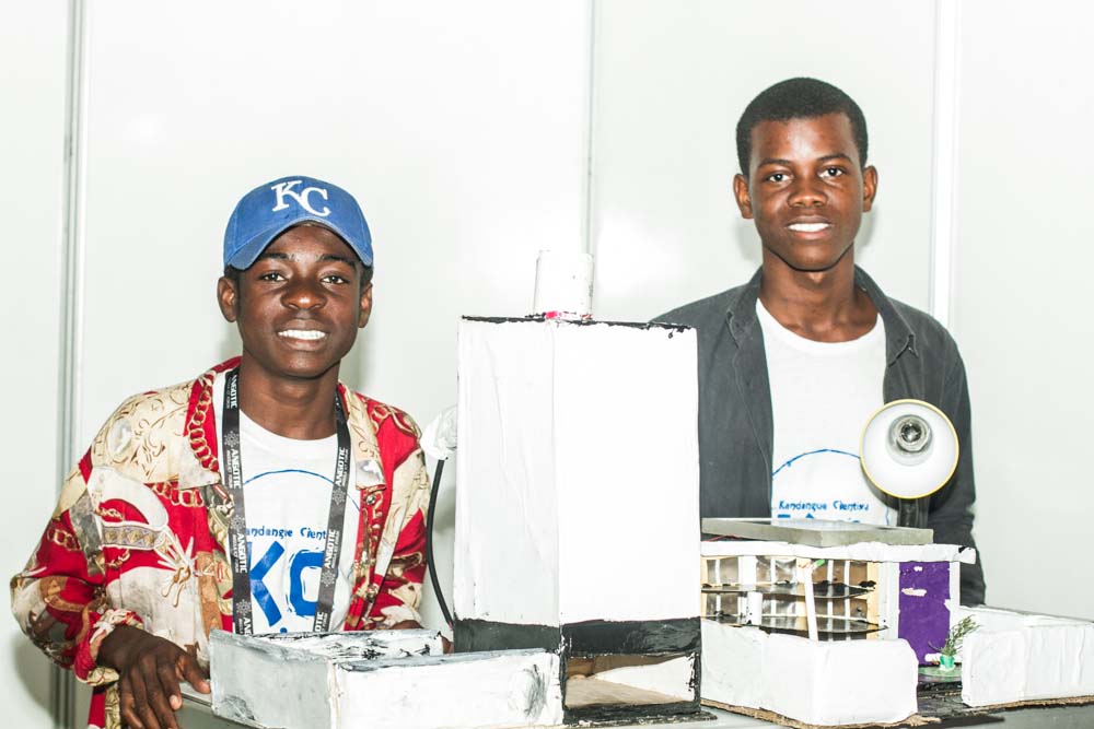 Kandengues Cientistas apresentam sistema de regagem e secagem de produtos