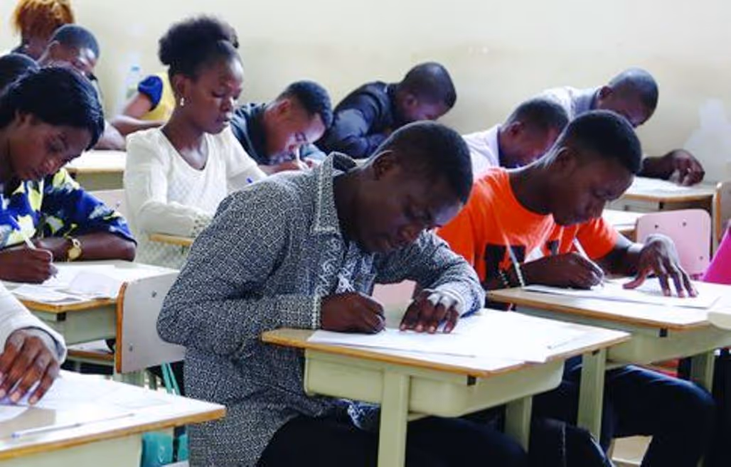 Saurimo: Abertas inscrições para bolsas de estudo em mestrado e doutoramento