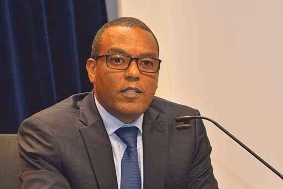 Apenas um terço da população angolana tem acesso aos bancos, declara governador do BNA