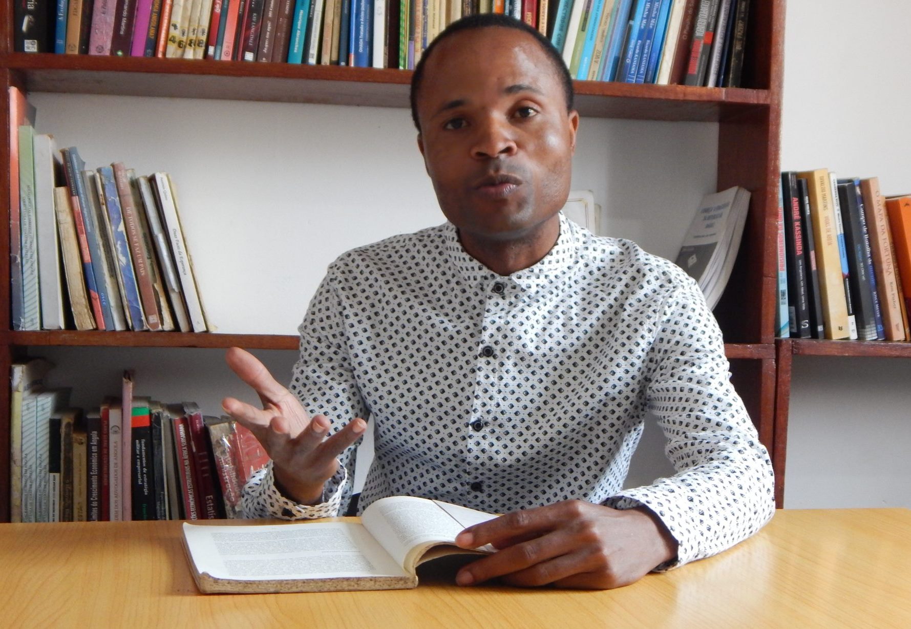 Intercâmbio cultural une em Angola docentes universitários de várias partes do mundo