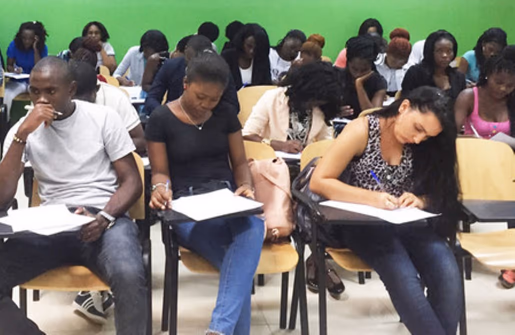 Estudantes do INSUTEC obrigados a realizar as provas em folhas A4 