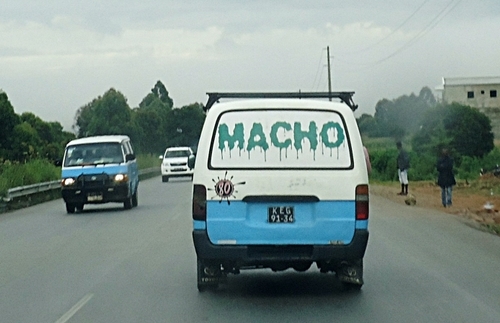 Letreiros são retirados dos táxis pela Polícia Nacional