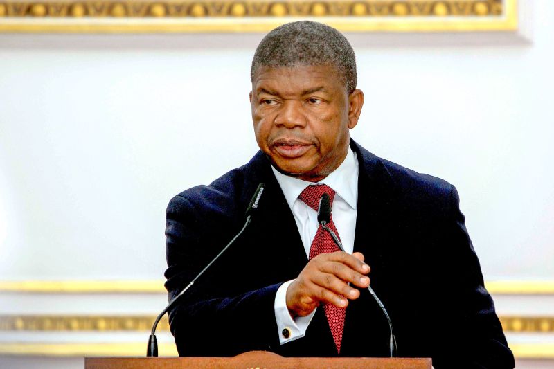João Lourenço considera "facto incomum" regresso de Samakuva ao Conselho da República