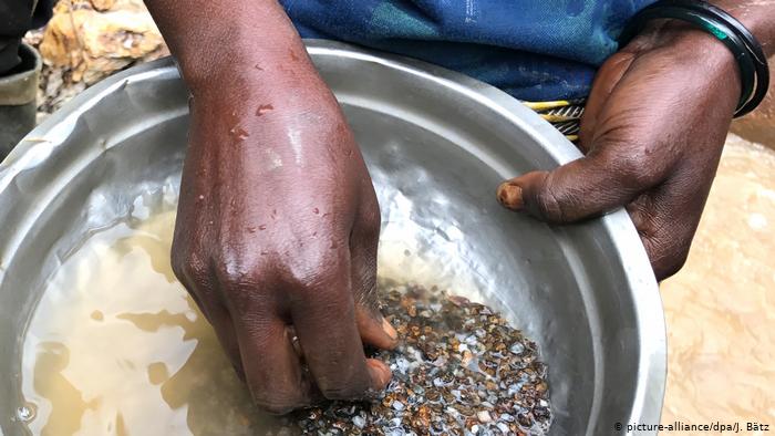 Exploração semi-industrial de diamantes pode acabar em Angola