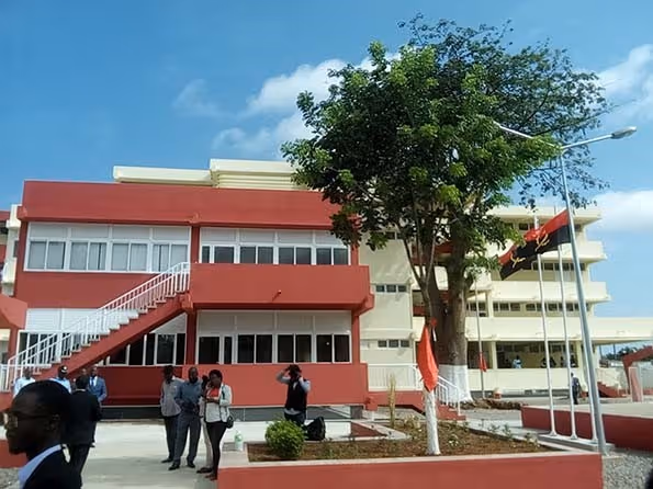 Dez anos depois, Escola Angola e Cuba reabre as portas para o ano lectivo 2020