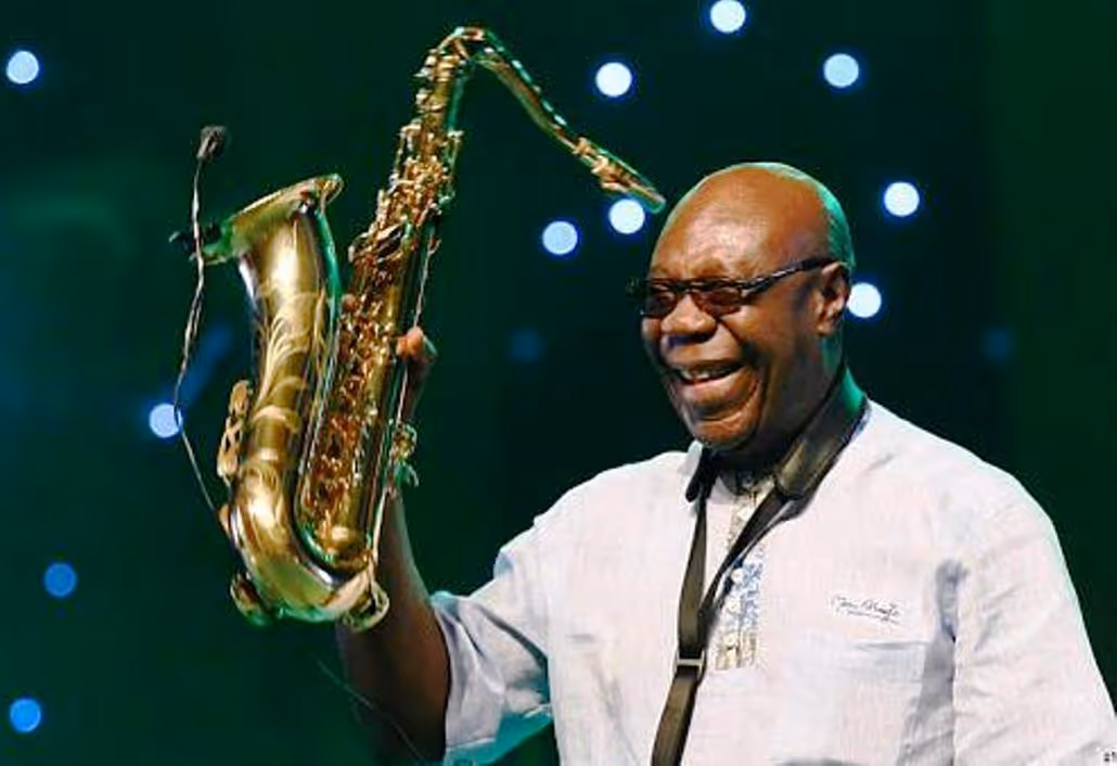 Faleceu hoje Manu Dibango, vítima do coronavírus