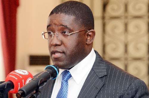 Executivo atenua pagamento de energia e água durante este mês