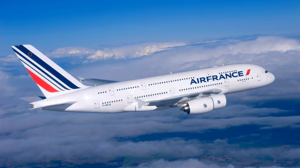 Avião de repatriamento de franceses no Congo danificado com disparos