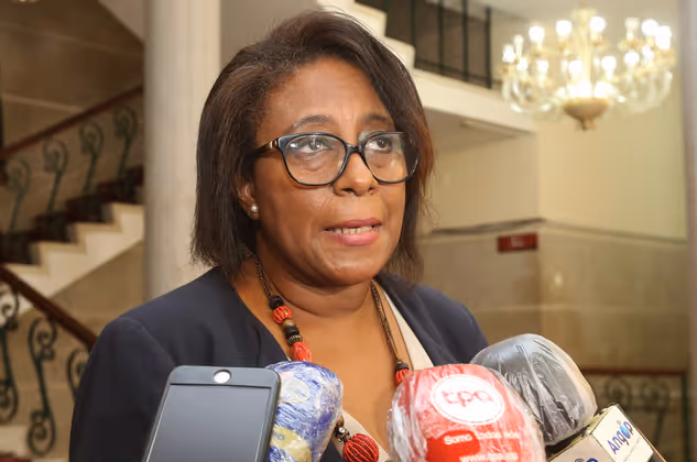Ministra reconhece que divisão académica por região criou problemas de gestão