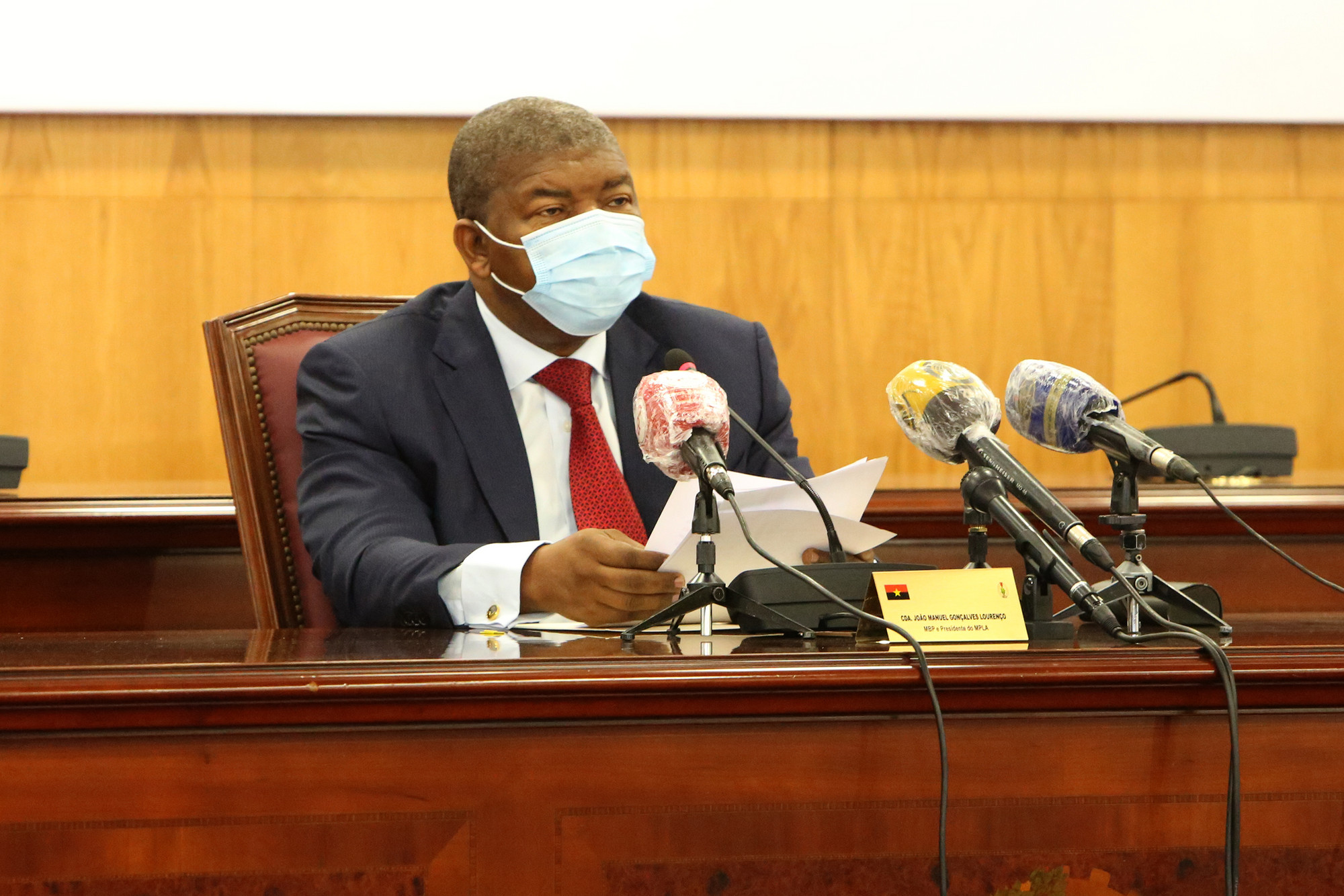 João Lourenço afirma que em dois anos já se fez muito em matéria de combate à corrupção, embora pareça pouco