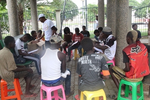 Debate analisa reunificação das famílias de crianças de rua