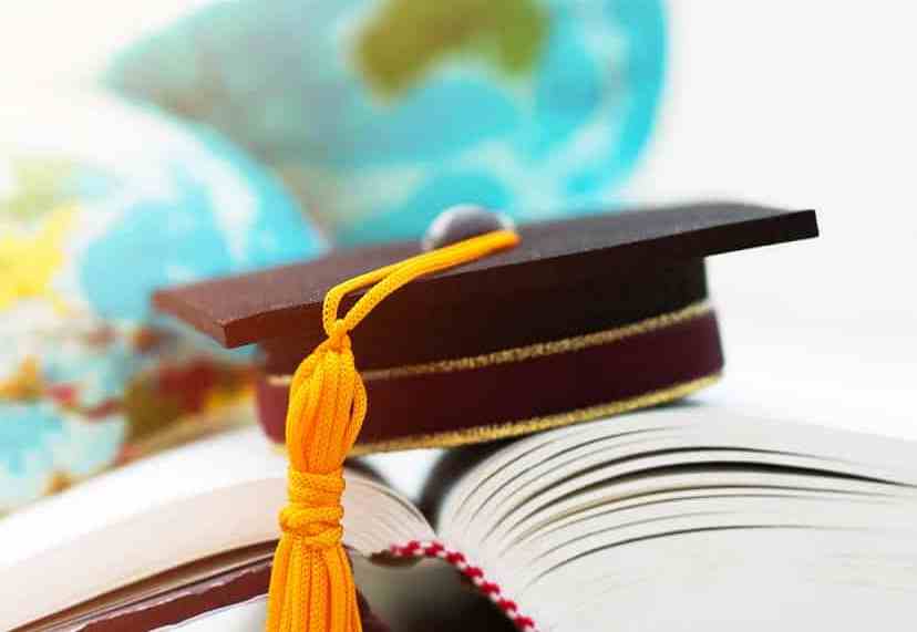 Cooperação atribui bolsas de estudo para formação em Portugal