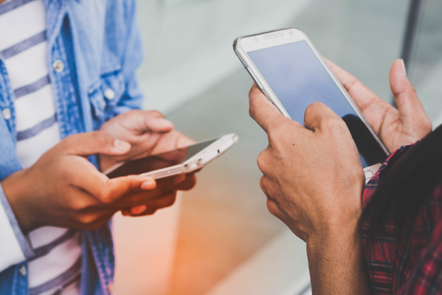 Relatório revela que smartphones impulsionam inclusão digital em África