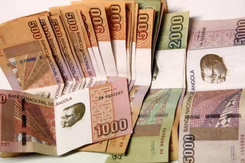 Standard Bank considera que o kwanza pode abrandar a desvalorização