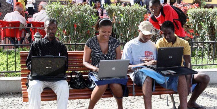 Formação de talentos é pressuposto indispensável para o desenvolvimento, afirmam conferencistas