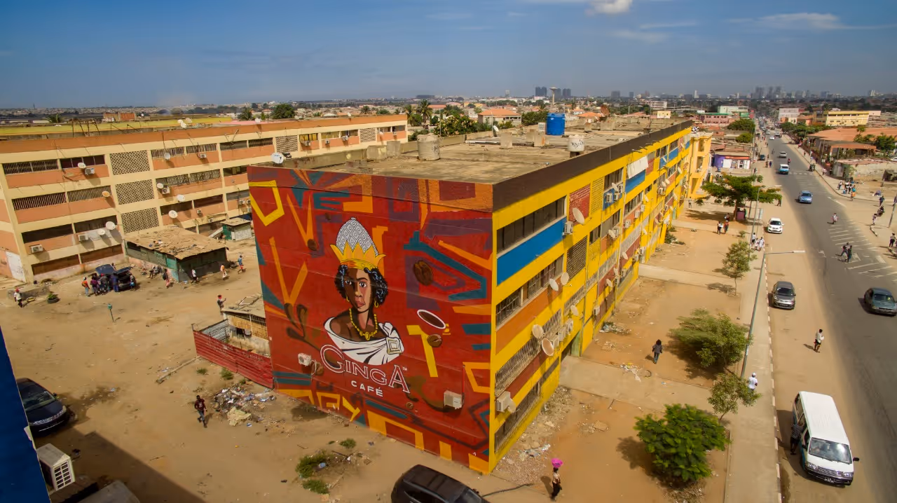Murais no Kilamba Kiaxi exaltam o café de Angola