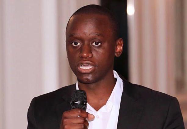 Jovem empreendedor ministra formação de títulos e bolsas de valores em plataformas digitais