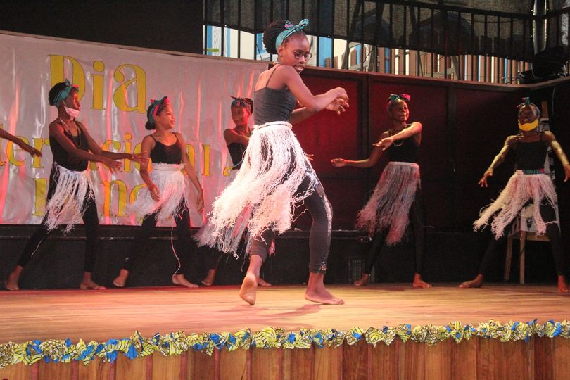 Alunos da Fundação Arte e Cultura animam Dia da Criança Africana