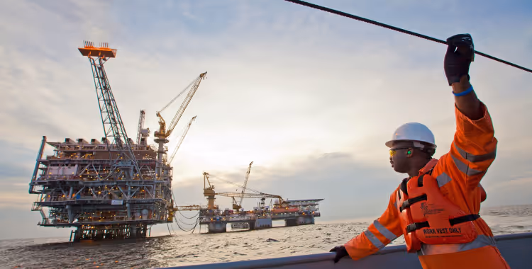 Petrolíferas assinam contrato de partilha de produção para blocos na bacia do Namibe