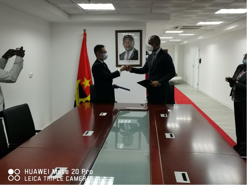 Huawei apoia com diversos equipamentos electrónicos Administração do Talatona