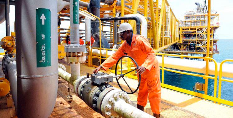 Analista afirma que reestruturação do sector petrolífero em Angola é um sinal positivo para investidores estrangeiros