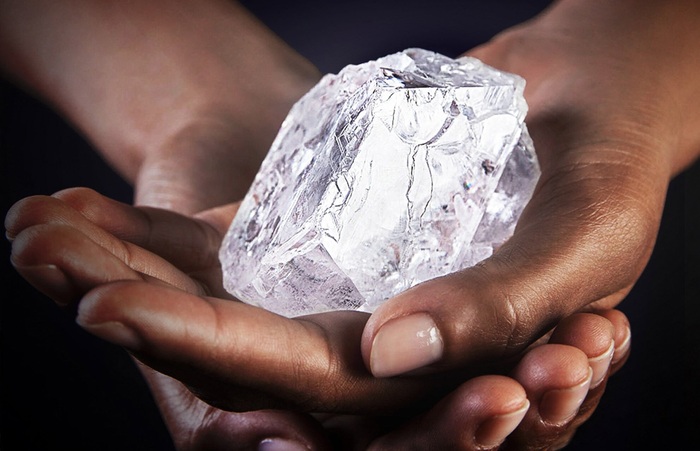 Angola tenta captar interesse de multinacionais para investir no sector diamantífero 