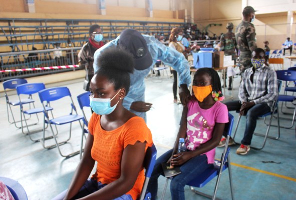 Huambo suspende campanha de vacinação de adolescentes e gestantes