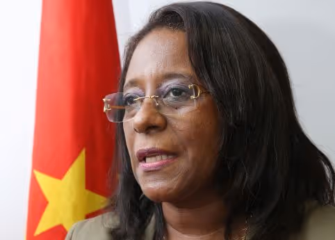 Ministra defende políticas para ultrapassar analfabetismo digital entre estudantes da CPLP