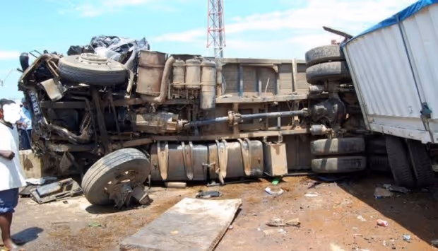 Circulação entre Luanda e Cuanza Norte cortada devido ao capotamento de um camião
