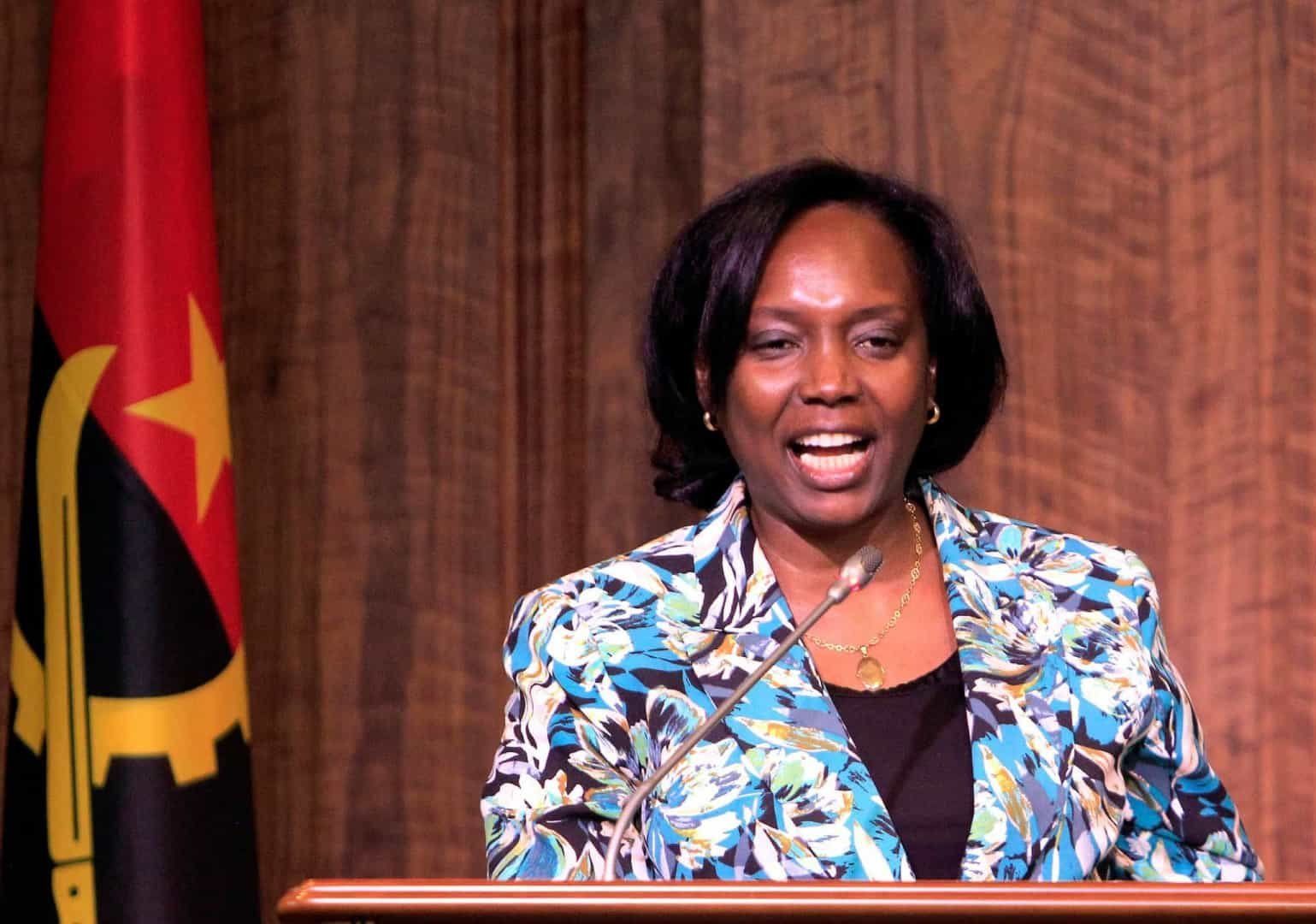 Sílvia Lutucuta reconhece papel dos médicos para garantir resiliência do sistema de saúde