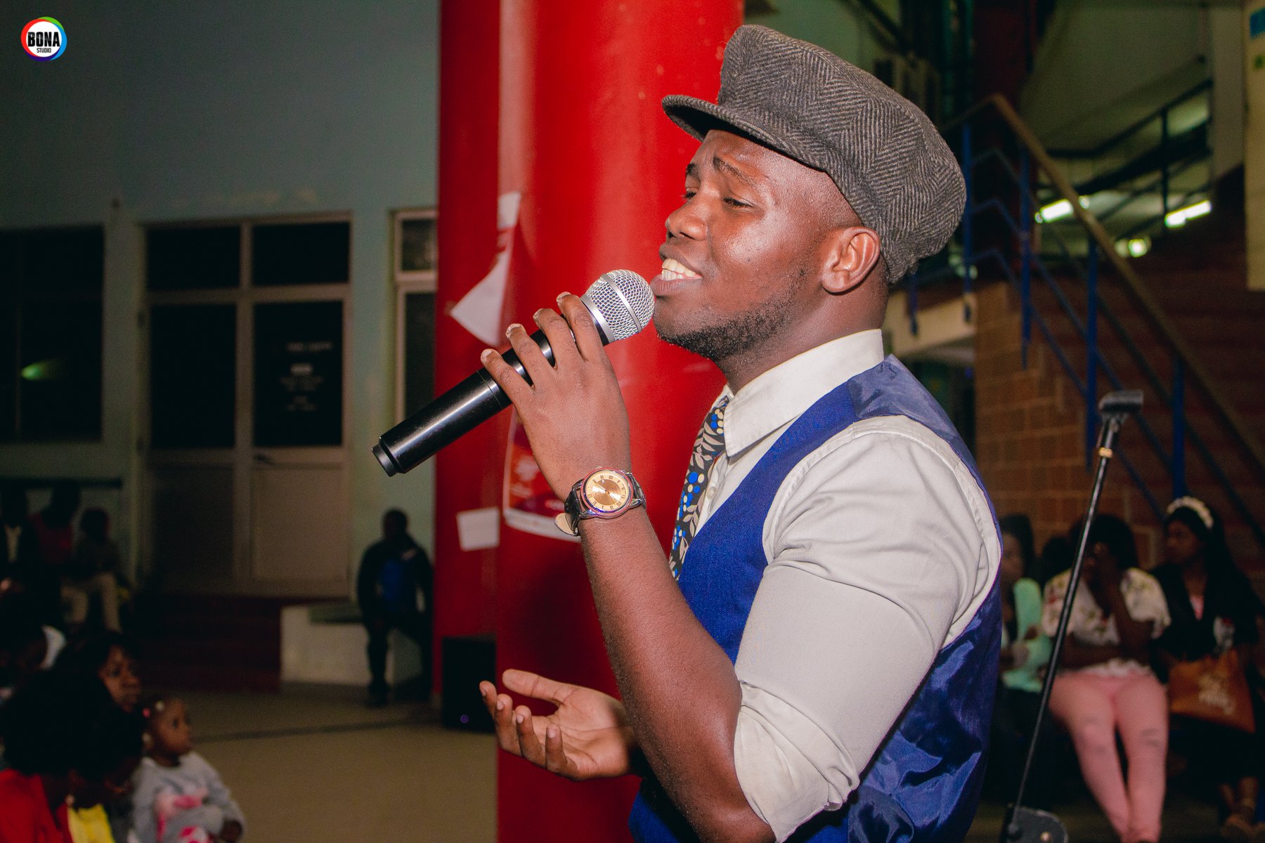 Enoque Lúcio “viaja ao passado” em concerto pelo país