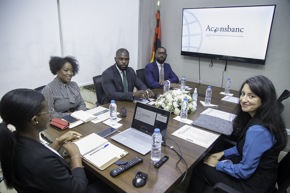 Falta de cortesia e empatia destacam-se entre as preocupações do consumidor bancário