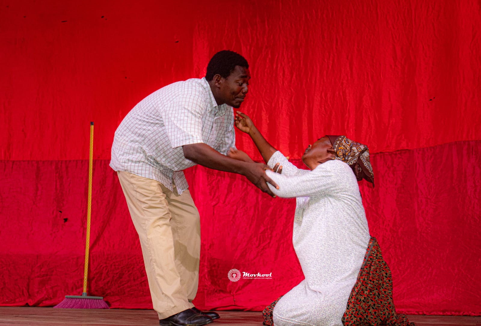 Jovens da Mulemba apresentam “Caso Sexta-Feira 13” na Fundação Arte e Cultura