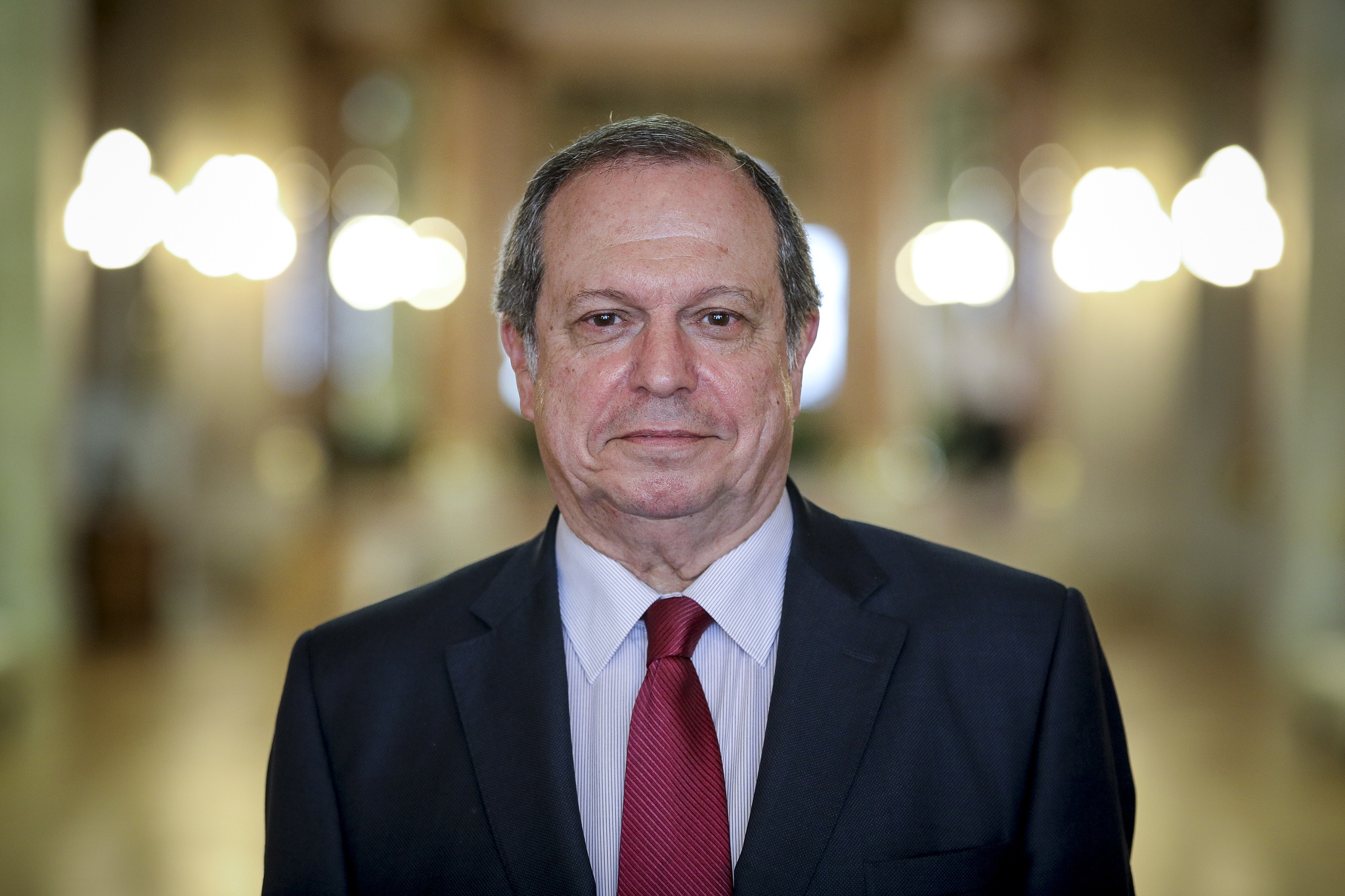 Carlos César espera que as eleições em Angola sejam mais um passo para consolidar a democracia