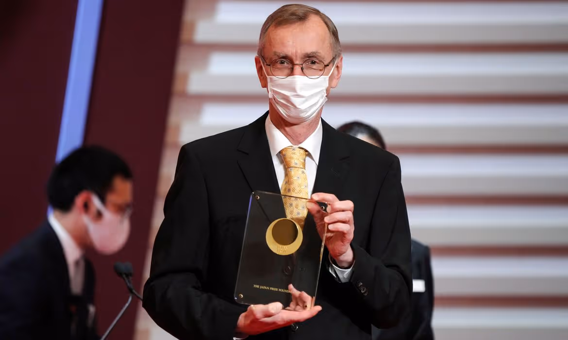 Prémio Nobel da Medicina distingue sueco Svante Pääbo 