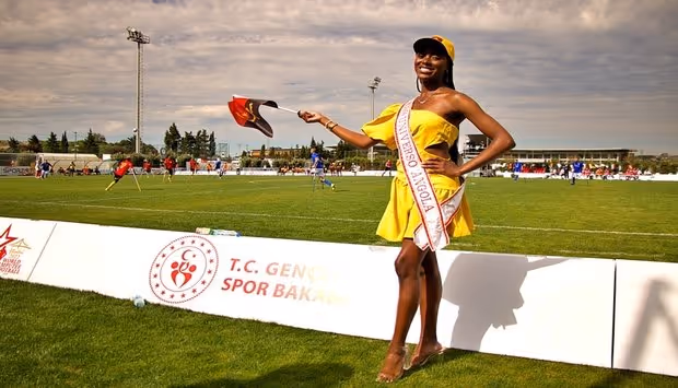 Swelia António manifesta desejo de conquistar para Angola o título de Miss Universo