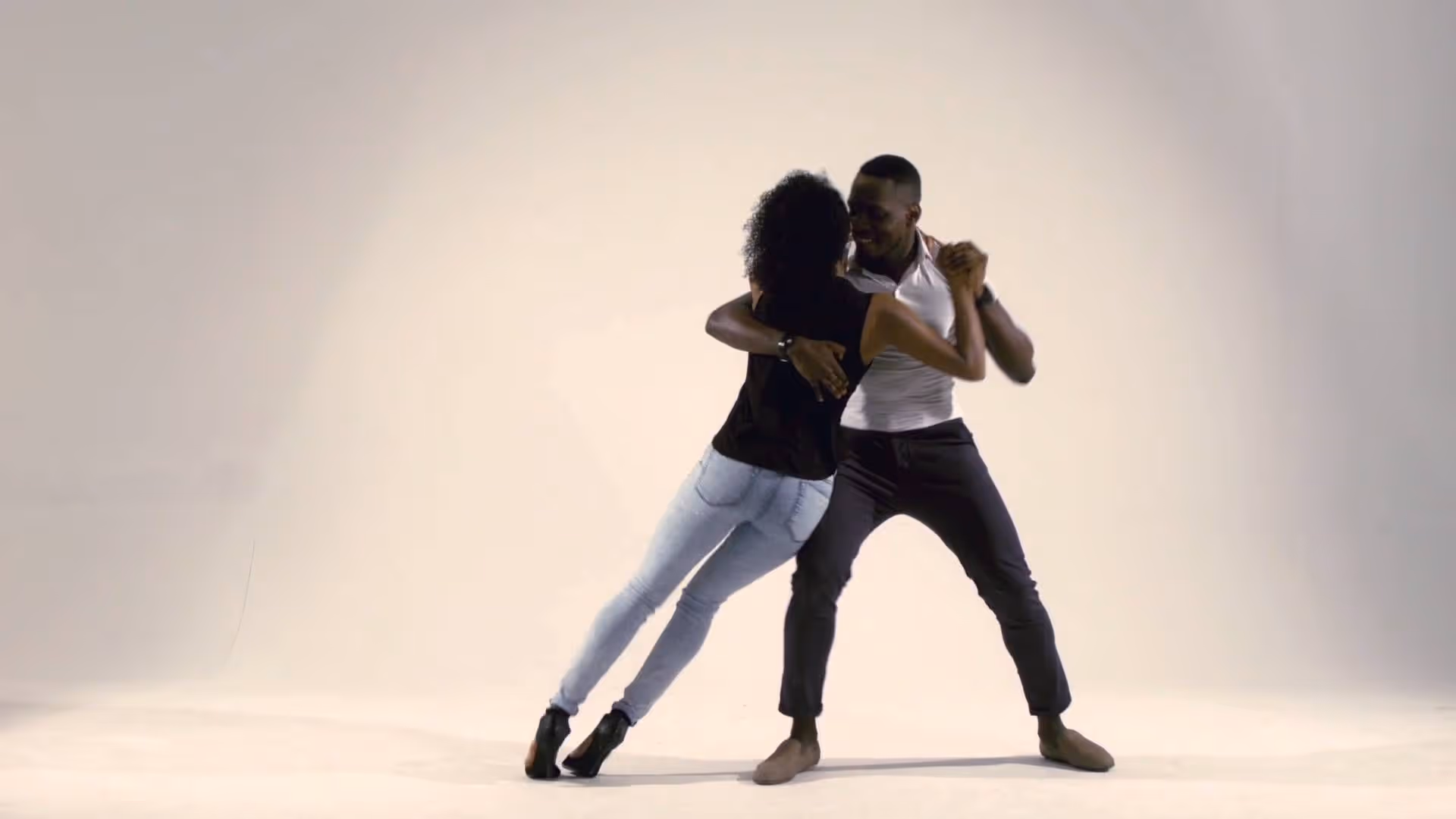Kizomba ergue bandeira angolana no país do Tango