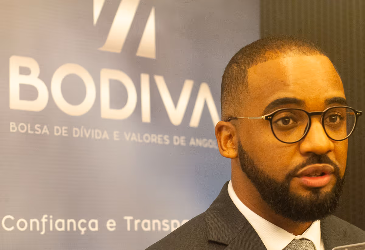 Empresas devem transformar a sua forma societária para emitir acções na bolsa de valores